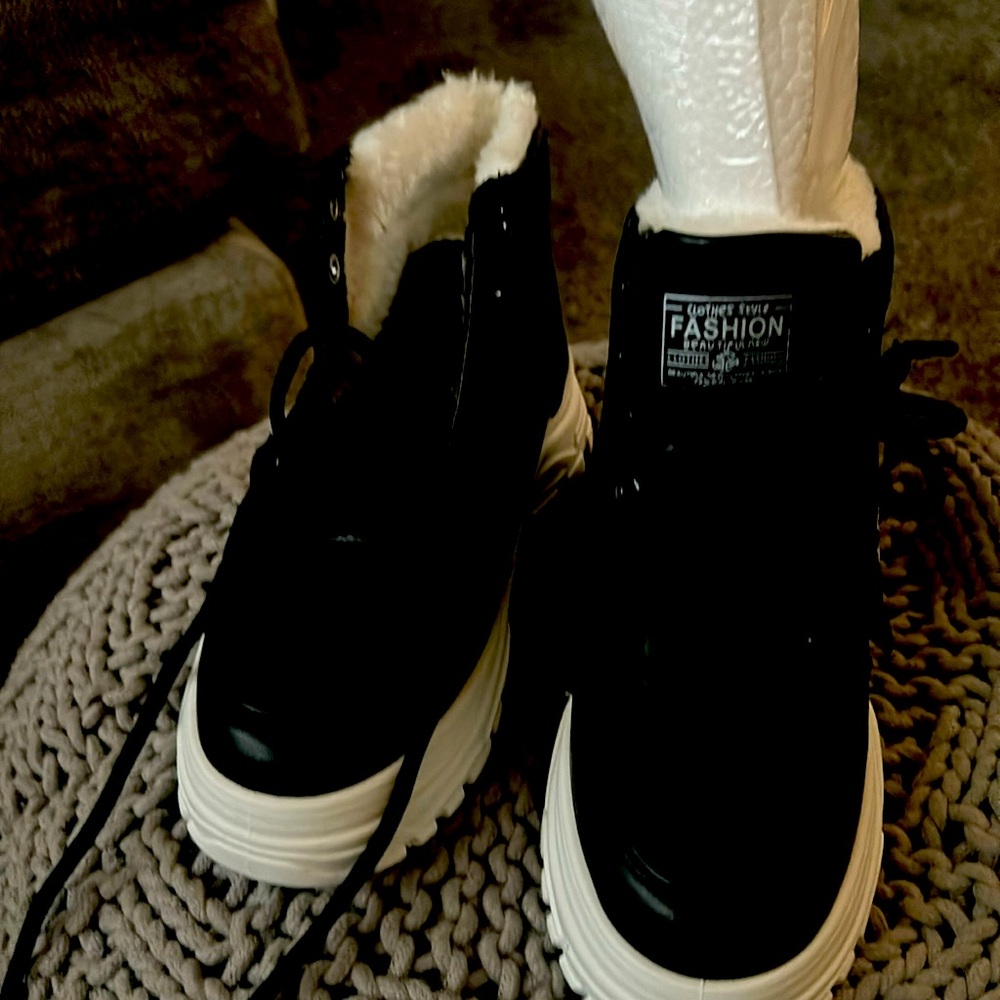 Boots, inside comfort wool